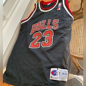 Vintage Bulls Jordan 23 jersey